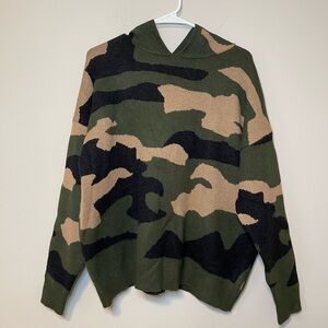 NWOT Elan Camo Hoodie